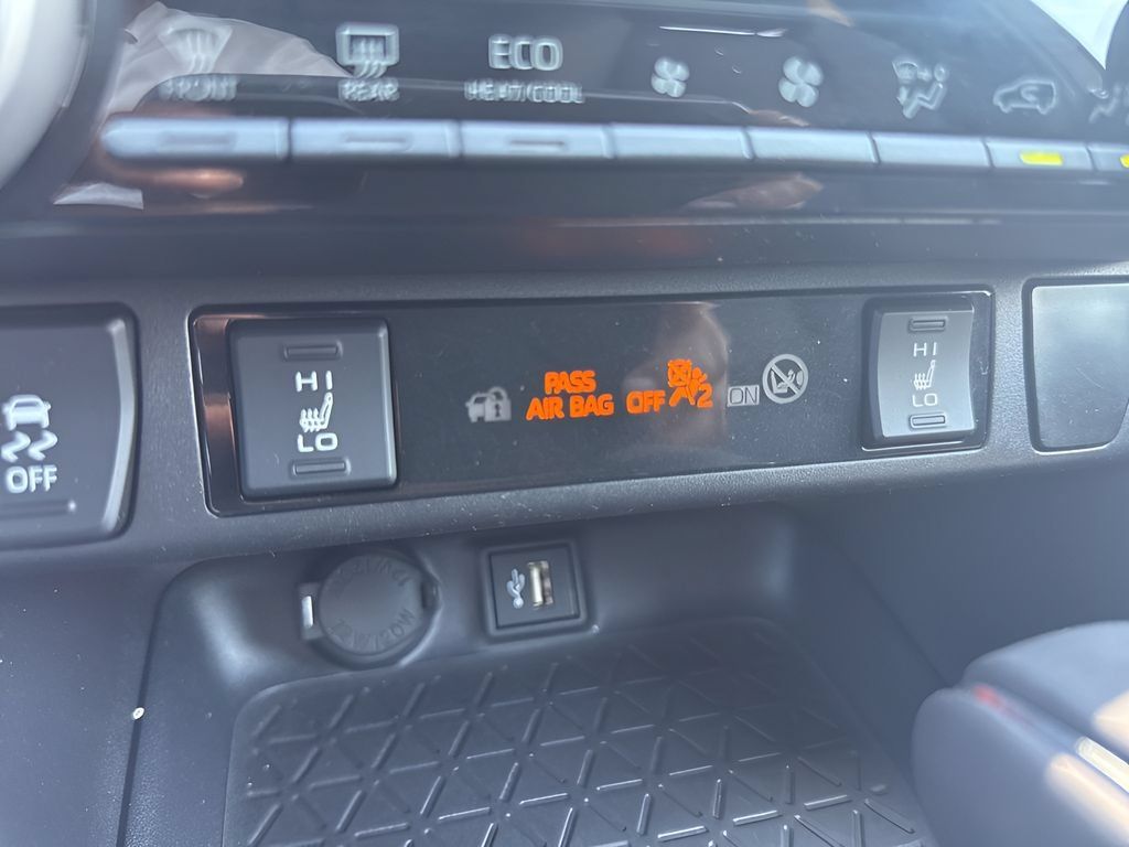 Used 2025 Toyota RAV4 XSE w/ Weather Package AWD/4WD image 20
