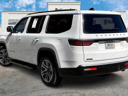 Used 2024 Jeep Wagoneer Series II w/ Flexible Seating Group image 12