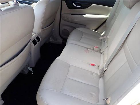 Used 2018 Nissan Rogue SL FWD image 9