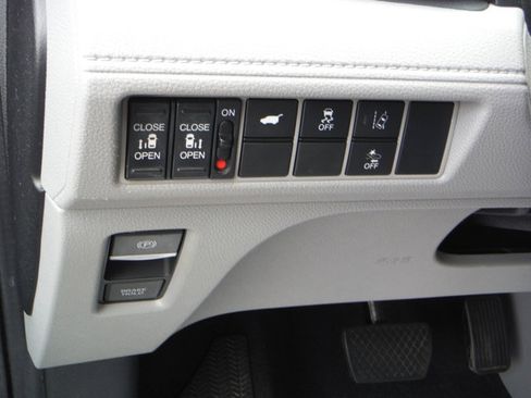 Used 2019 Honda Odyssey EX-L image 17