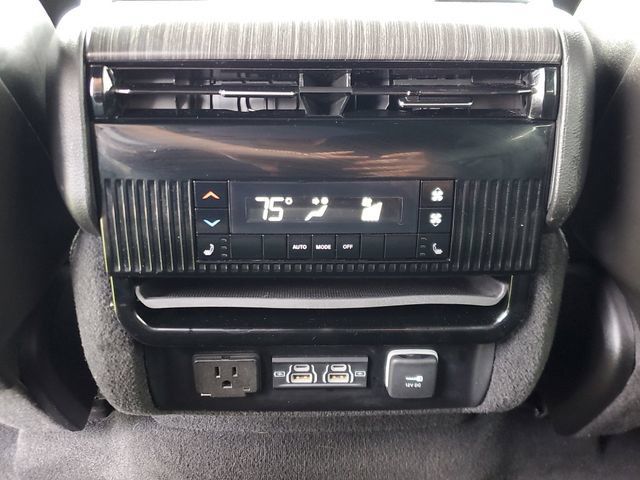 Used 2023 Jeep Wagoneer L Series III w/ Preferred Equipment Group AWD/4WD image 15