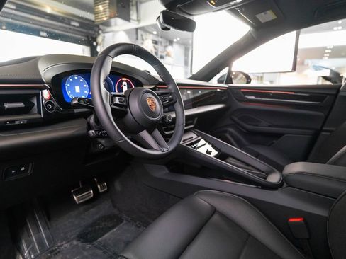 Used 2025 Porsche Macan 4S Electric AWD/4WD image 4