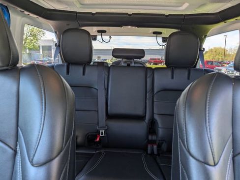 Used 2022 Jeep Wrangler Unlimited Sahara AWD/4WD image 19