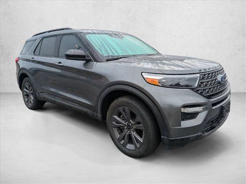 Used 2023 Ford Explorer XLT w/ Equipment Group 202A AWD/4WD image 3