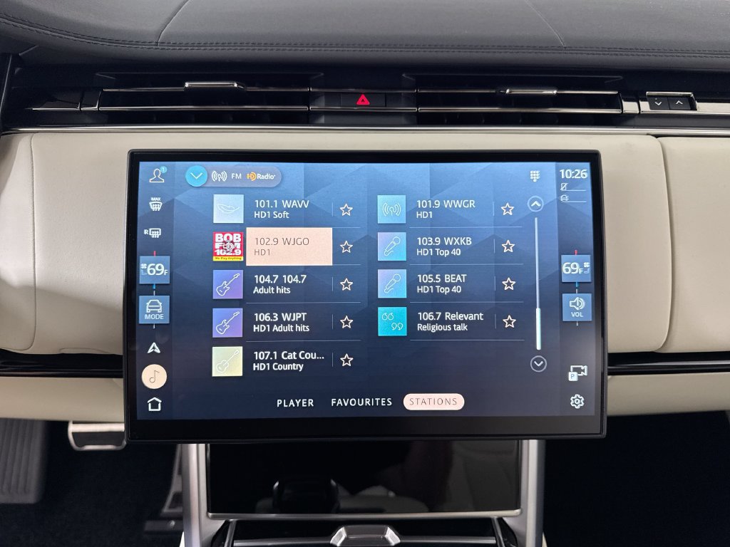 Used 2025 Land Rover Range Rover SE AWD/4WD image 16