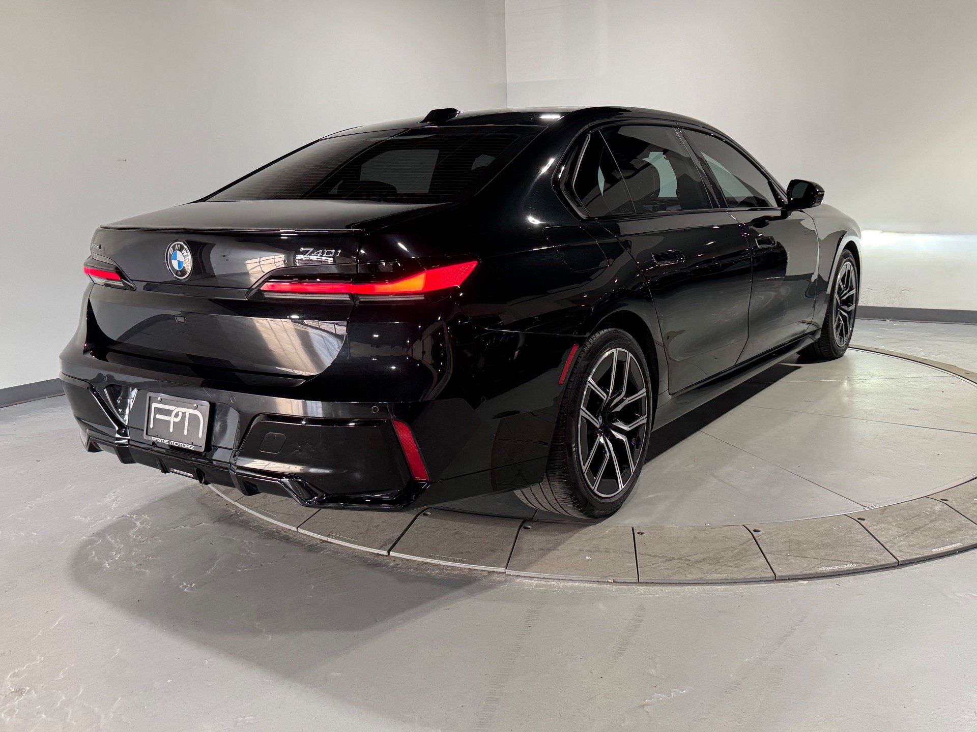 Used 2024 BMW 740i xDrive AWD/4WD image 14
