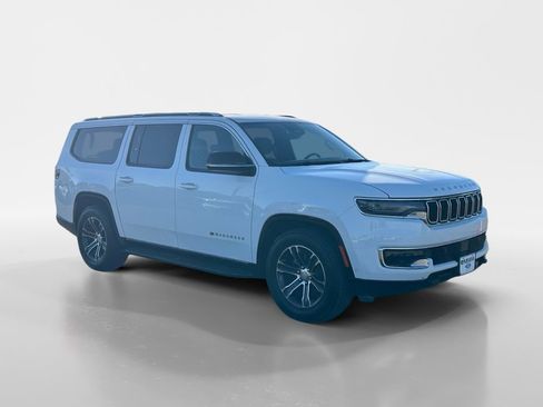 Used 2024 Jeep Wagoneer L 4WD w/ HD Trailer Tow Package image 8
