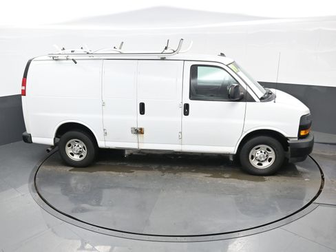 Used 2019 Chevrolet Express 3500 w/ Driver Convenience Package image 34