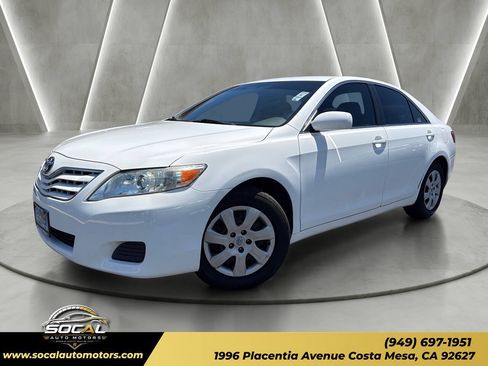 Used 2011 Toyota Camry LE FWD image 1