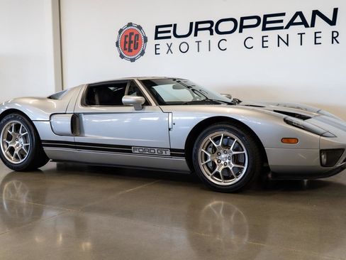 Used 2005 Ford GT image 25