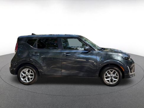 Used 2025 Kia Soul LX w/ LX Technology Package FWD image 8