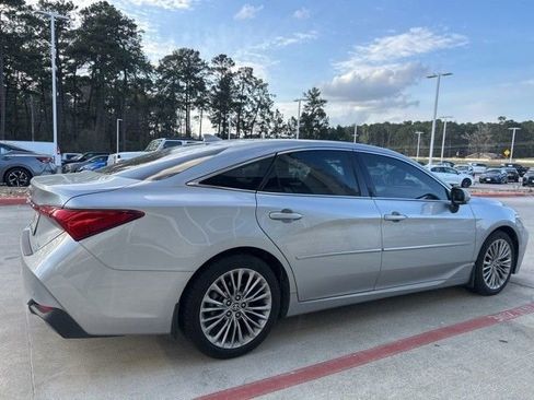 Used 2022 Toyota Avalon Limited w/ Advanced Safety Package FWD image 3