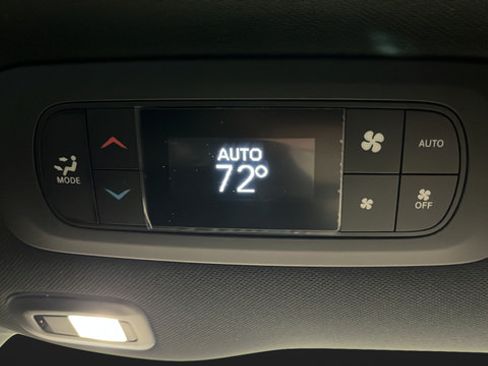 New 2027 Chrysler Pacifica Limited w/ Family Tech Group AWD/4WD image 36