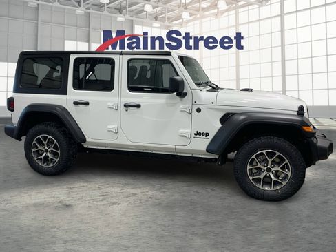 Used 2025 Jeep Wrangler Sport S image 6