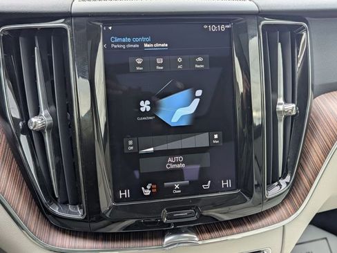 Used 2021 Volvo XC60 T5 Momentum w/ Advanced Package image 13