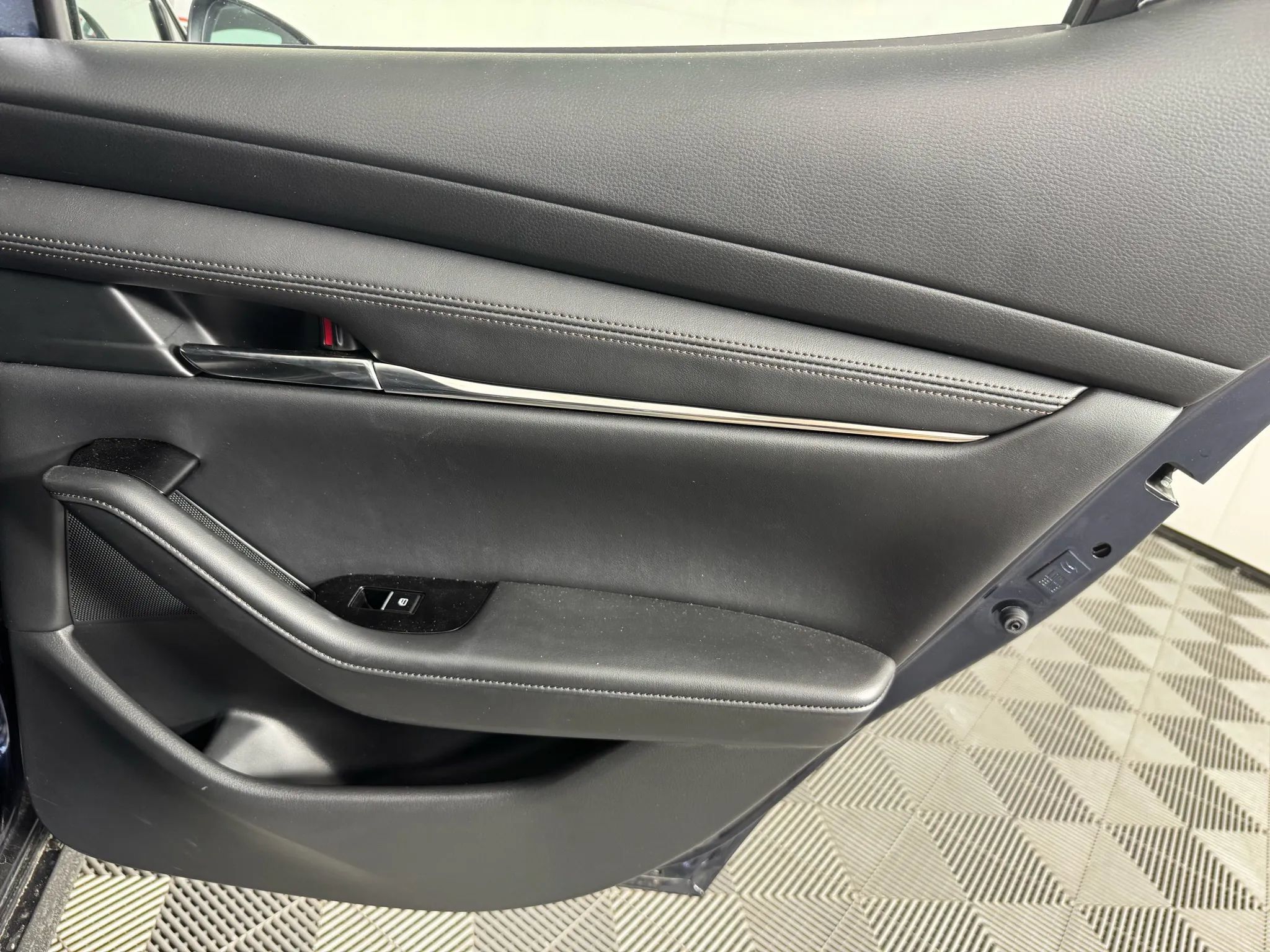 Used 2023 MAZDA MAZDA3 s FWD image 43