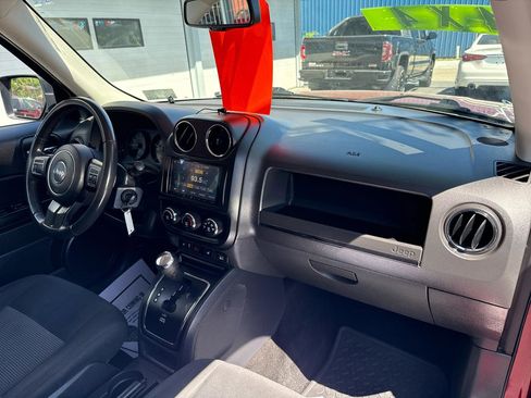 Used 2016 Jeep Patriot Latitude AWD/4WD image 24