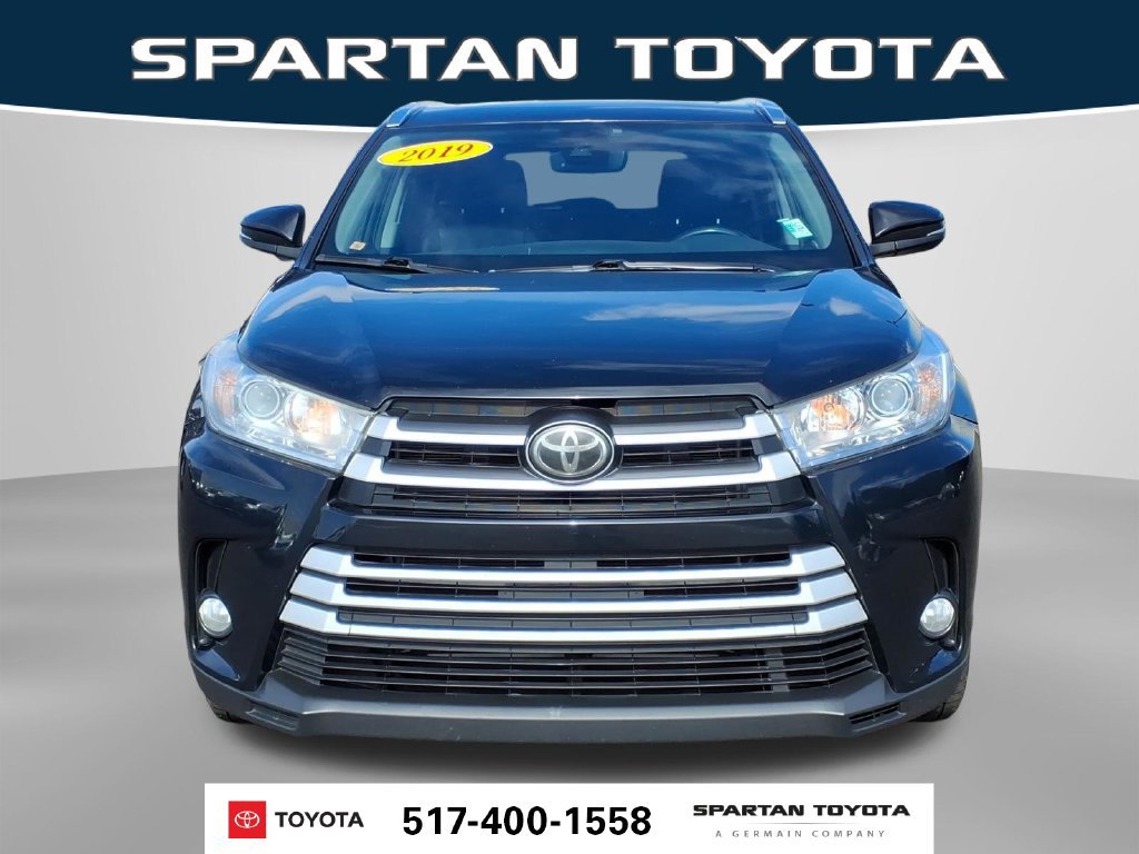 Used 2019 Toyota Highlander XLE AWD/4WD image 3