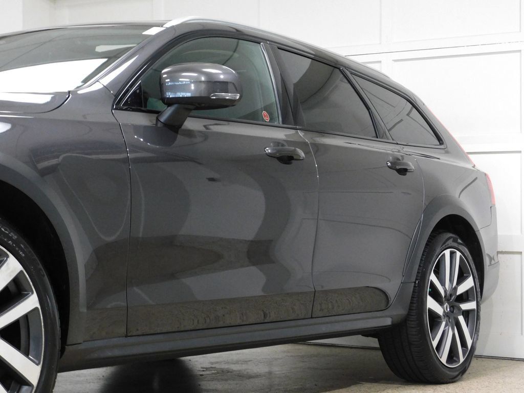 Used 2022 Volvo V90 B6 Cross Country AWD/4WD image 14