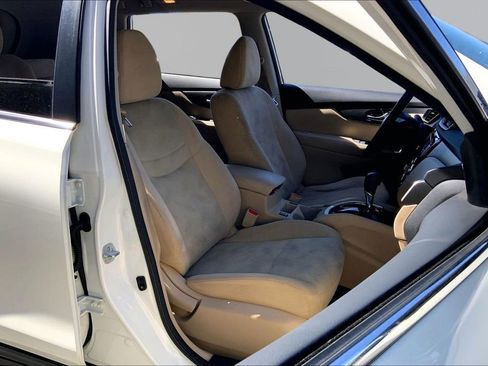 Used 2016 Nissan Rogue SV w/ SV Premium Package image 20