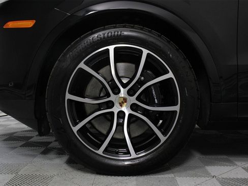 Used 2025 Porsche Cayenne S image 30