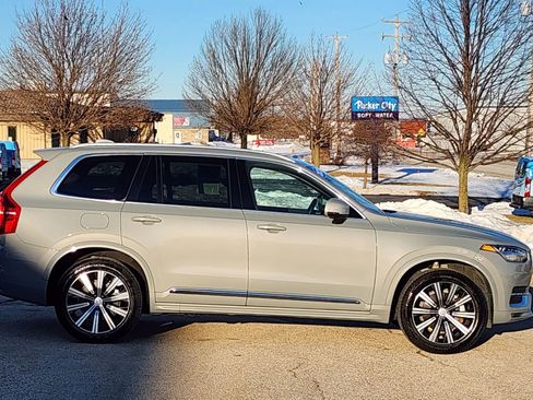 Used 2025 Volvo XC90 B5 Core image 9