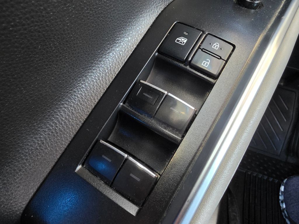Used 2021 Toyota Highlander Platinum AWD/4WD image 17