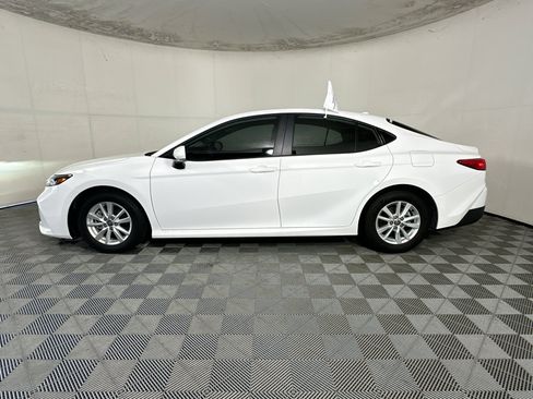 Used 2025 Toyota Camry LE FWD image 6