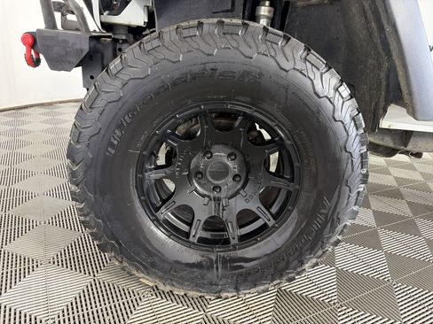 Used 2017 Jeep Wrangler Unlimited Sport w/ Quick Order Package 24S AWD/4WD image 13