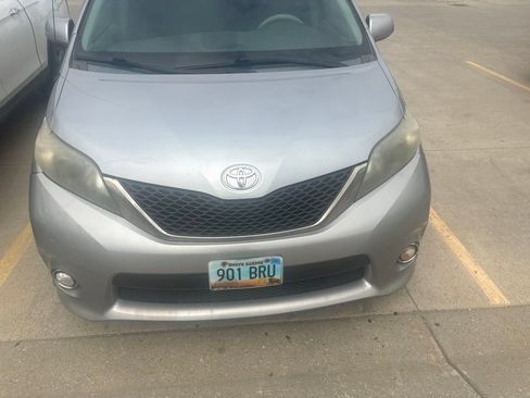 Used 2011 Toyota Sienna SE w/ Preferred Pkg FWD image 10
