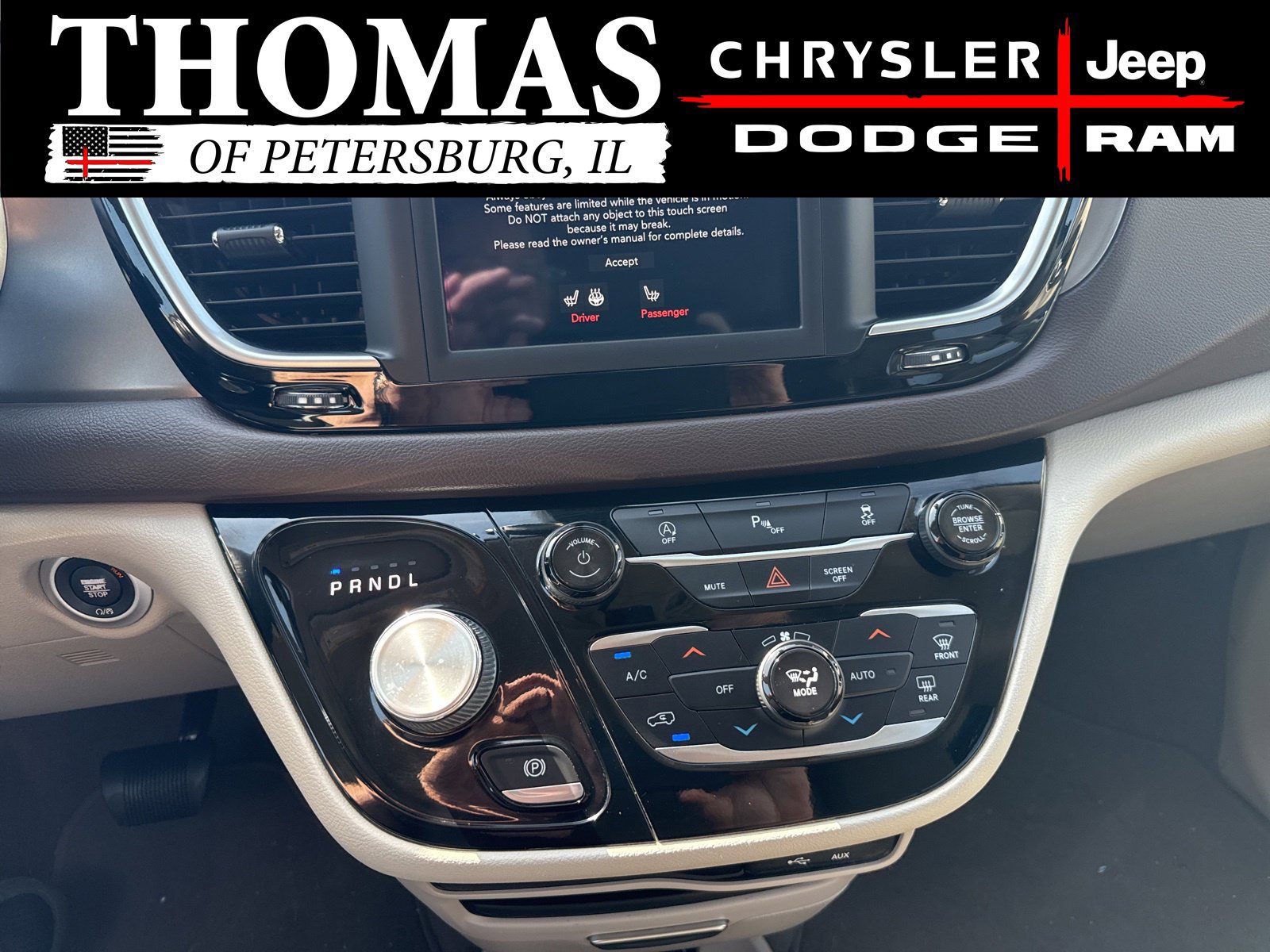Used 2019 Chrysler Pacifica Touring Plus w/ Tire & Wheel Group FWD image 11