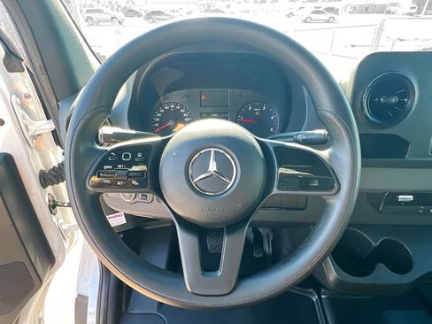 Used 2022 Mercedes-Benz Sprinter 2500 image 17