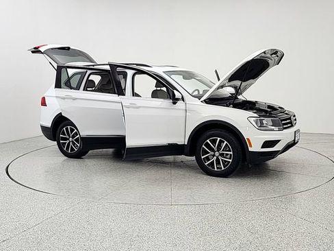 Used 2021 Volkswagen Tiguan SE w/ Panoramic Sunroof Package AWD/4WD image 10