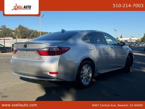 Used 2015 Lexus ES 300h w/ Navigation System Package FWD image 4