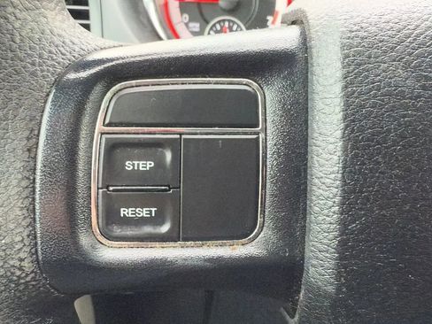 Used 2018 Dodge Grand Caravan SE image 12