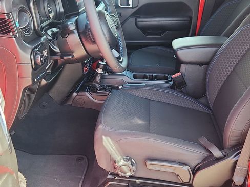 Certified 2025 Jeep Wrangler Unlimited Rubicon 4xe w/ Convenience Group image 7