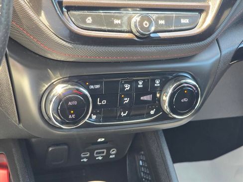 Used 2021 Chevrolet TrailBlazer RS w/ Technology Package FWD image 17