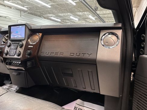 Used 2014 Ford F350 Lariat w/ Lariat Interior Package image 30