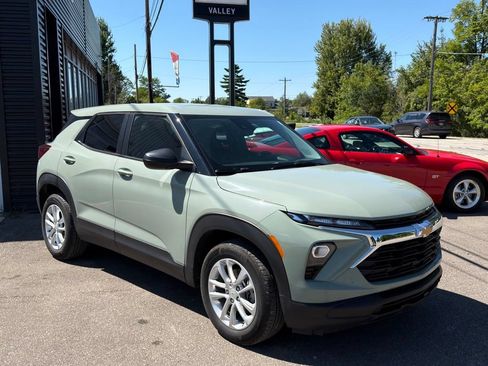 Used 2025 Chevrolet TrailBlazer LS w/ LS Convenience Package FWD image 11