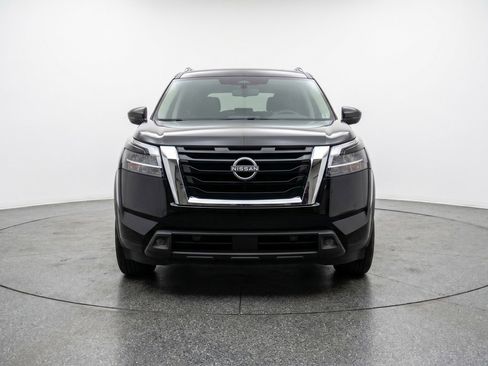 Used 2025 Nissan Pathfinder SV FWD image 2