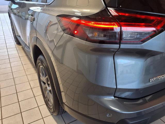 Used 2026 Nissan Rogue SV AWD/4WD image 21