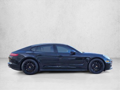 Used 2019 Porsche Panamera image 4
