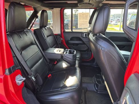 Used 2021 Jeep Wrangler Unlimited Sahara AWD/4WD image 18