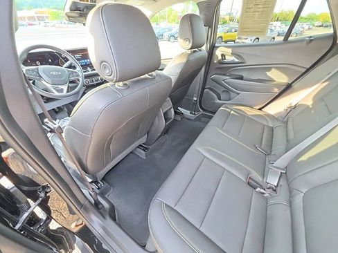 Used 2025 Chevrolet Trax ACTIV FWD image 22
