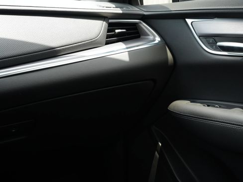 Used 2023 Cadillac XT5 Luxury FWD image 9