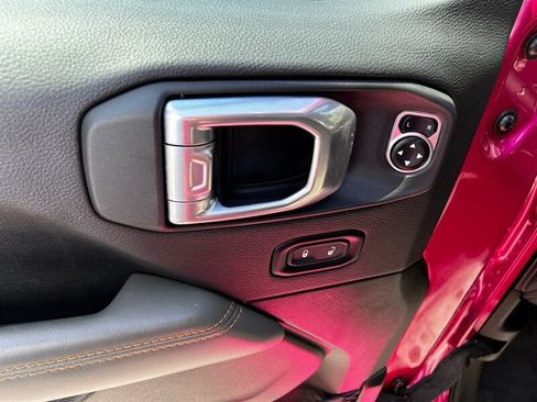 Used 2024 Jeep Gladiator Mojave AWD/4WD image 27