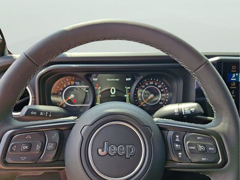 Used 2025 Jeep Gladiator Sport AWD/4WD image 19