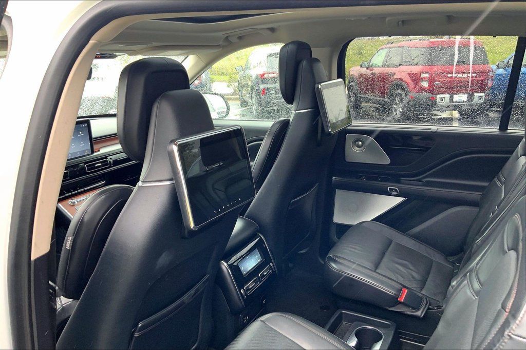 Used 2020 Lincoln Aviator Grand Touring w/ Equipment Group 301A AWD/4WD image 11