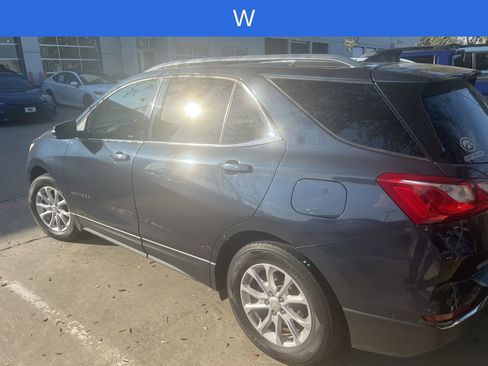 Used 2018 Chevrolet Equinox LT w/ Sun & Infotainment Package image 2