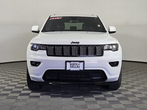 Used 2020 Jeep Grand Cherokee Altitude RWD image 2